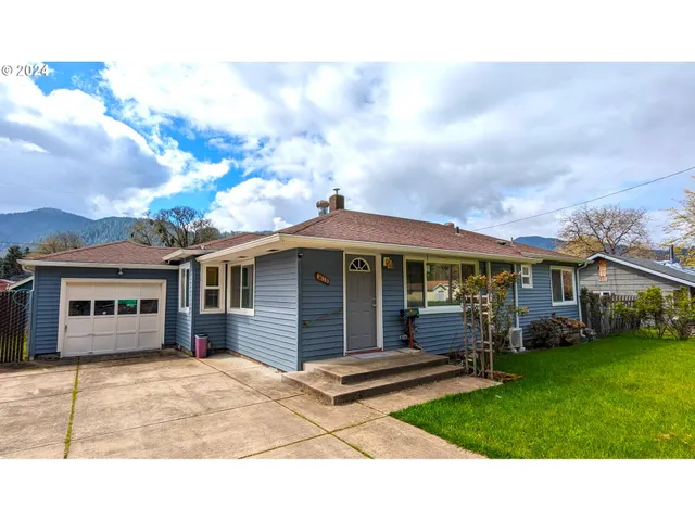 a backyard of a house with yard and barbeque oven