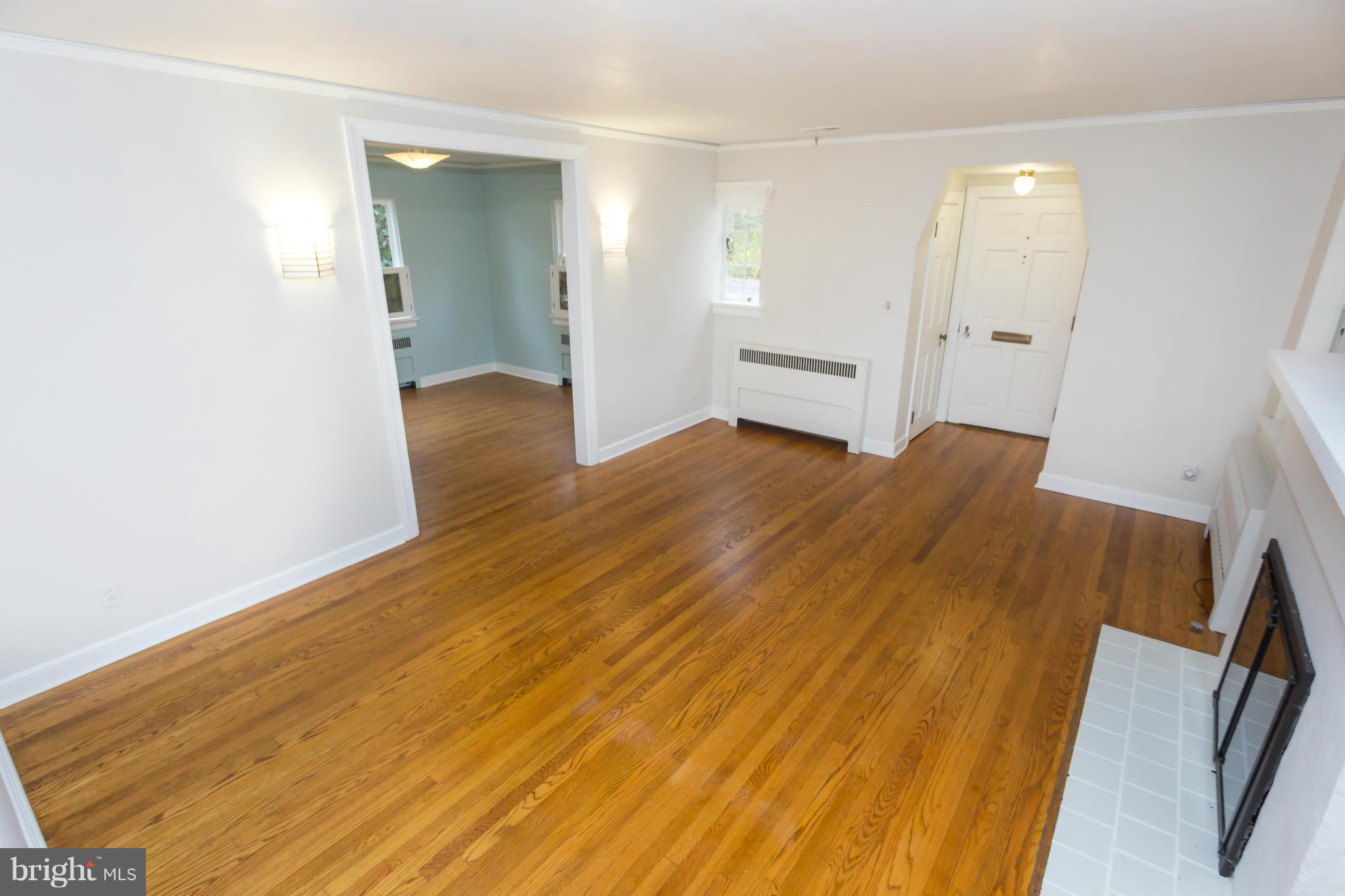 1425 Sunken Road Fredericksburg, VA 22401 - Photo 6 of 30 Living Room