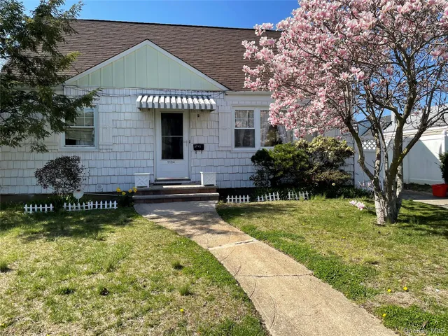 $799,000 | 1134 South Everett Street, Valley Stream, NY 11580