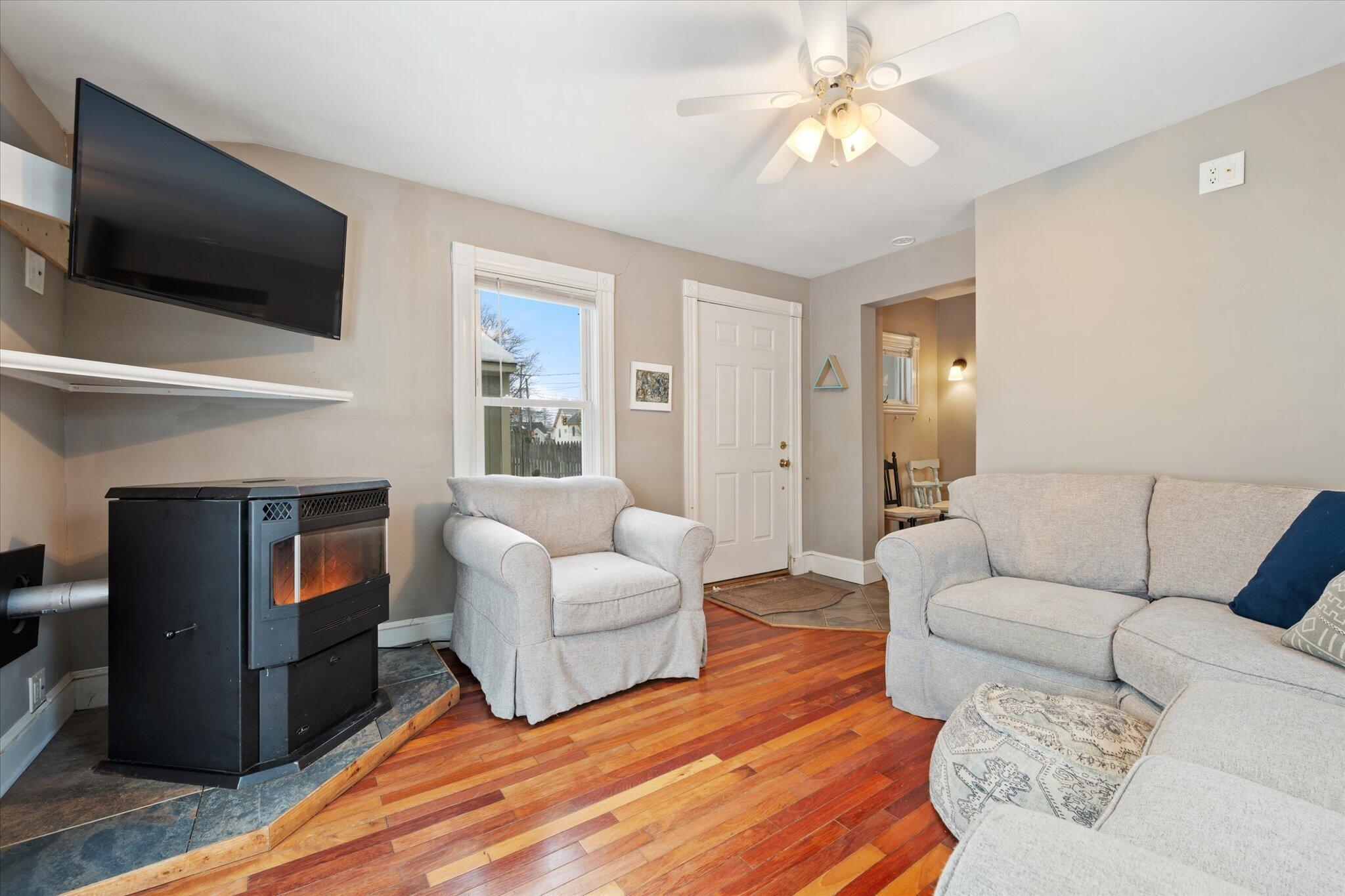 23 Washington Street Brewer, ME 04412 - Photo 15 of 33 25-Family Room