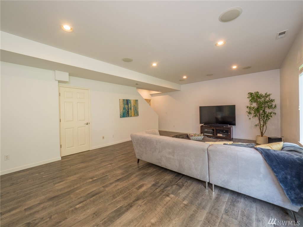 9102 Northeast 160th Place Bothell, WA 98028 - Photo 27 of 34 Gallery Image 27