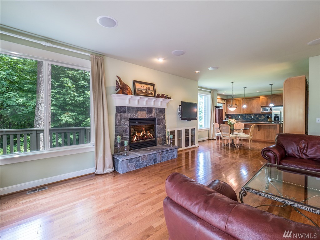 9102 Northeast 160th Place Bothell, WA 98028 - Photo 5 of 34 Gallery Image 5