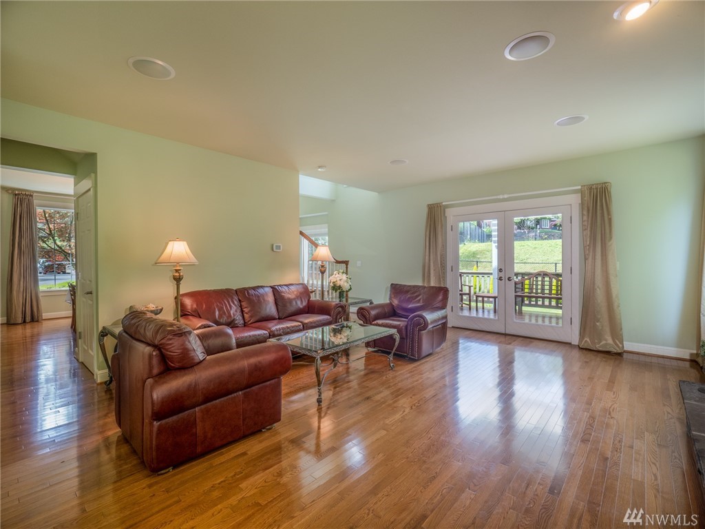 9102 Northeast 160th Place Bothell, WA 98028 - Photo 6 of 34 Gallery Image 6