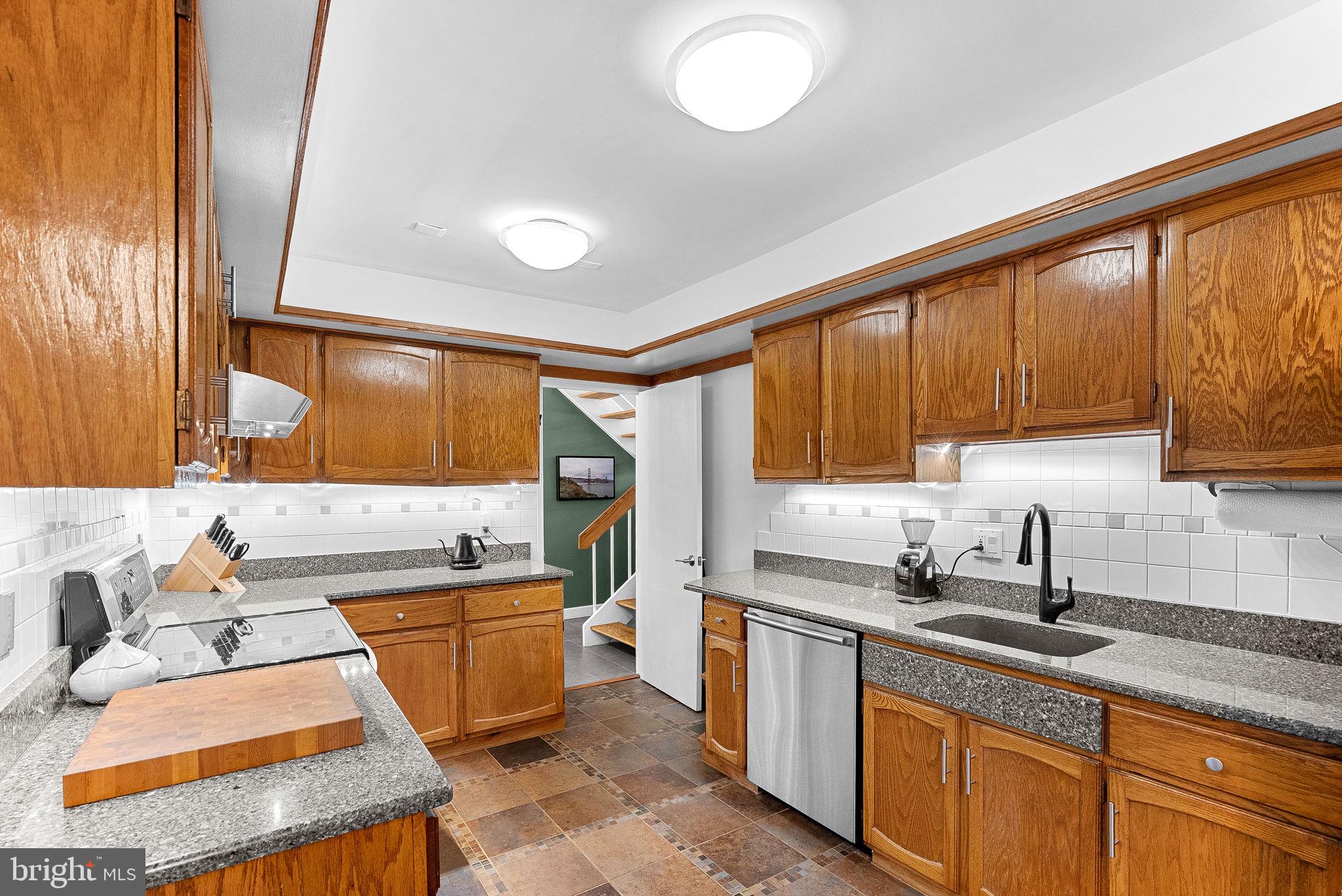 1628 Greenbriar Court Reston, VA 20190 - Photo 15 of 52