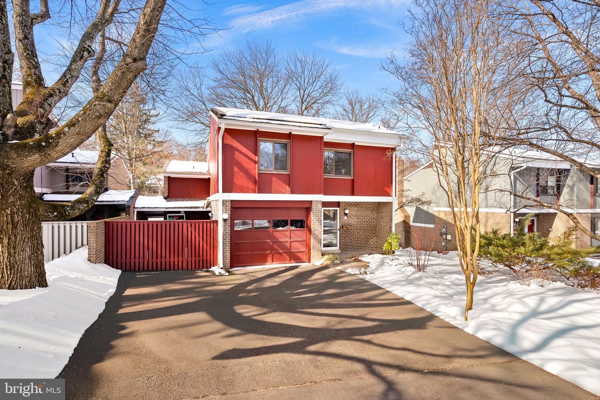 1628 Greenbriar Court Reston, VA 20190 - Photo 2 of 52