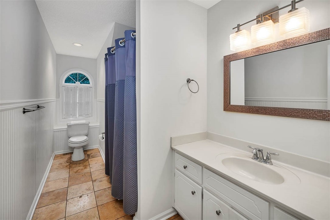 106 Sand Castle Way St. Simons Island, GA 31522 - Photo 24 of 33 Upstairs shared bath