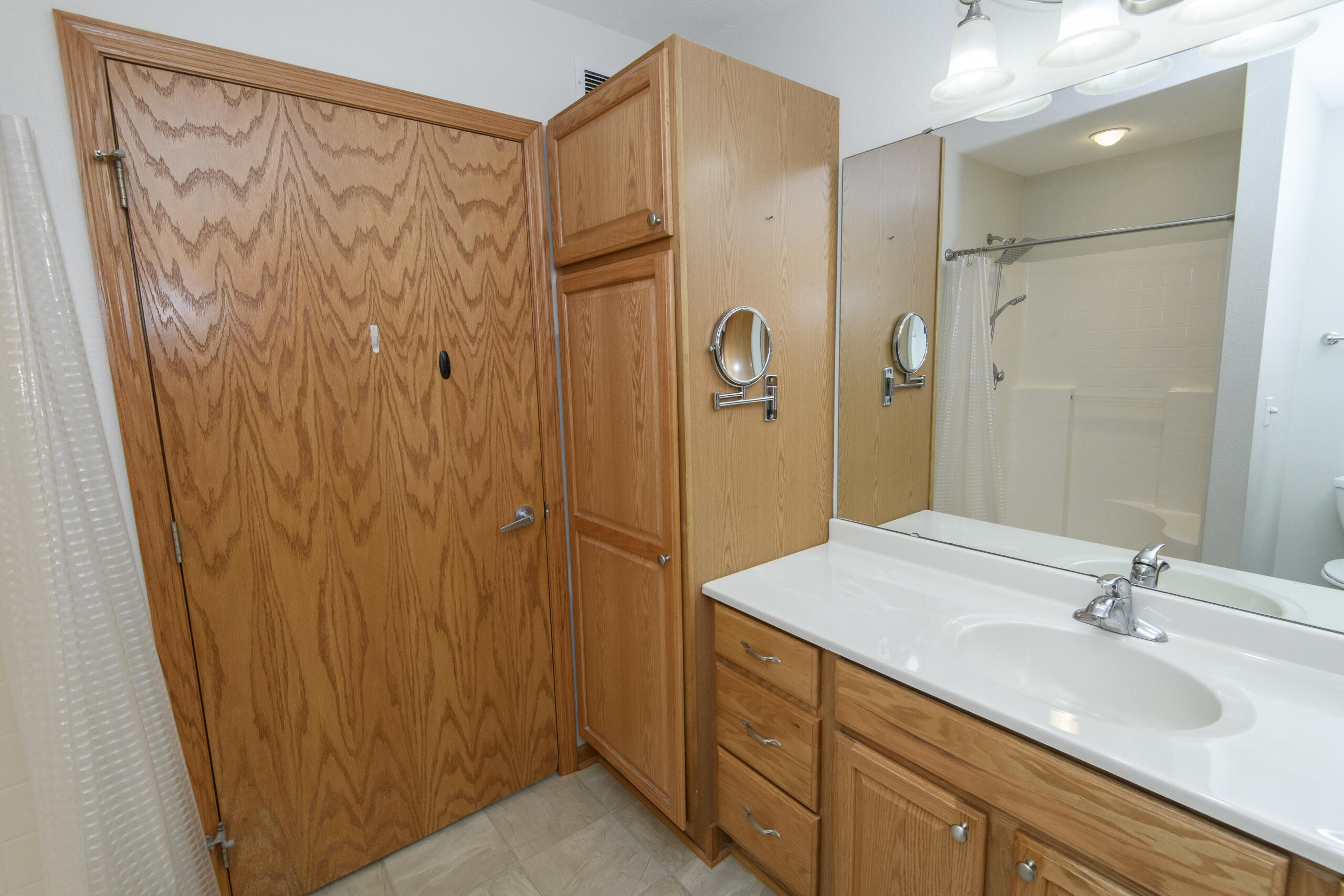 1610 Kyle Lane, Unit 28 Beloit, WI 53511 - Photo 18 of 35 Primary Batgh