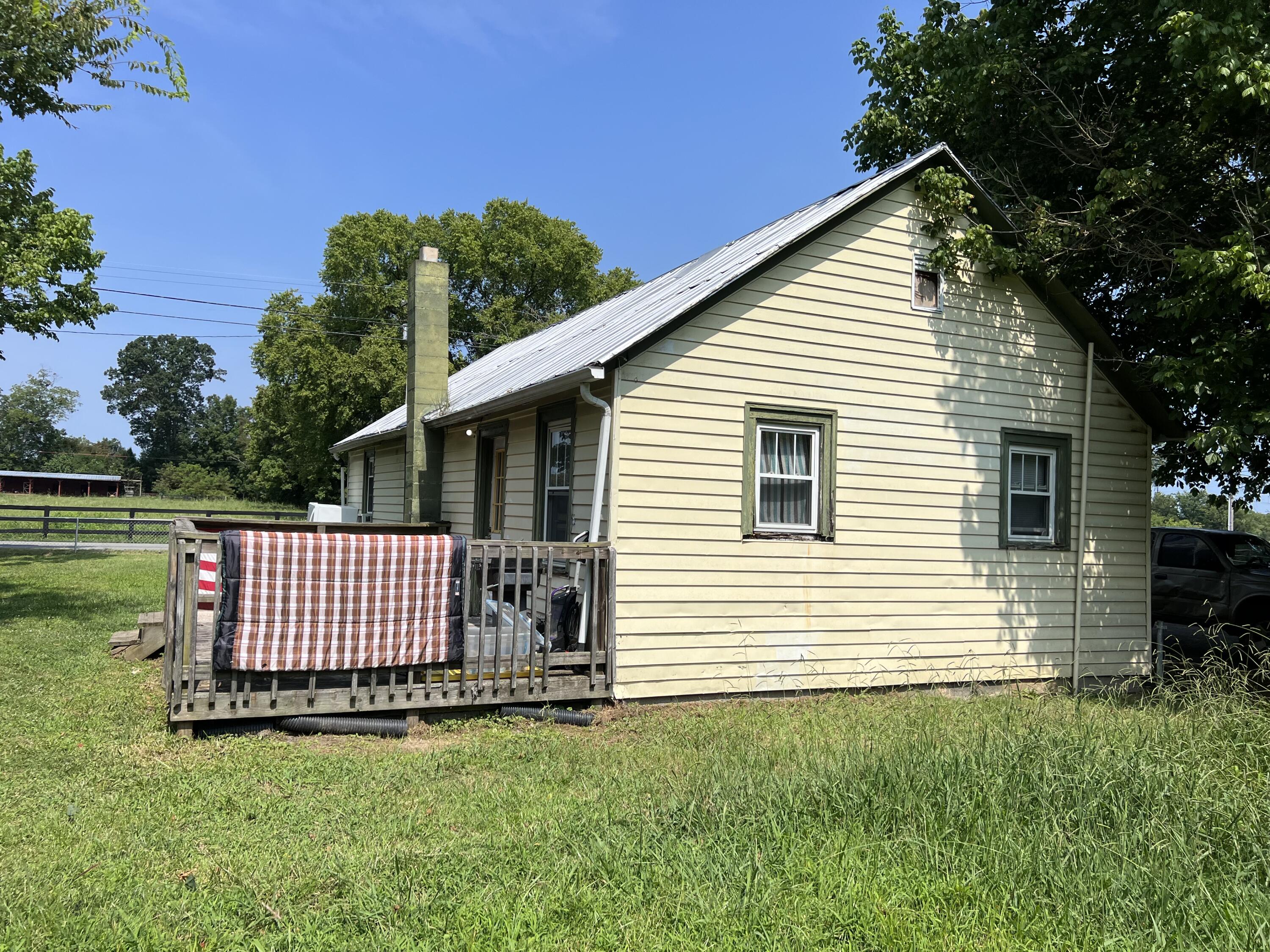 852 South Austin Springs Road Johnson City, TN 37601 - Photo 2 of 9 IMG_1332