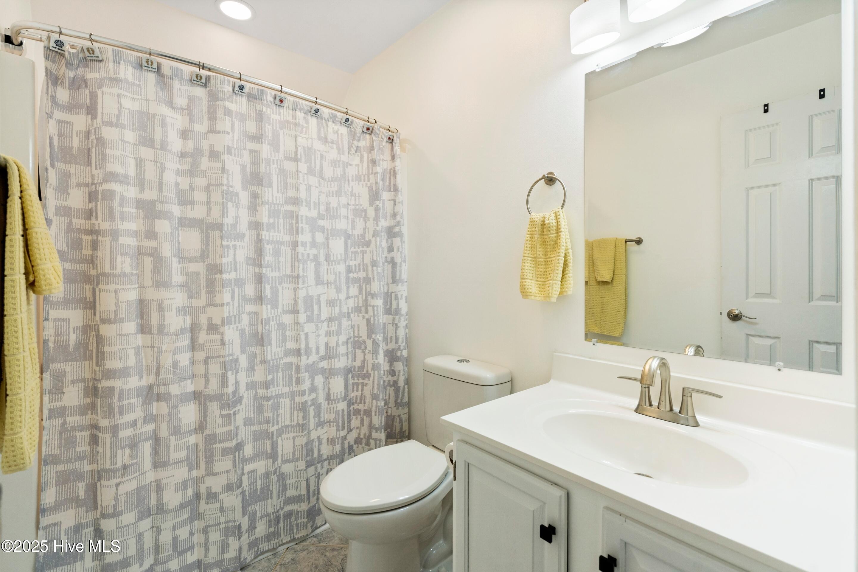 307 North Hampton Road Wilmington, NC 28409 - Photo 33 of 64 307 N Hampton bath up
