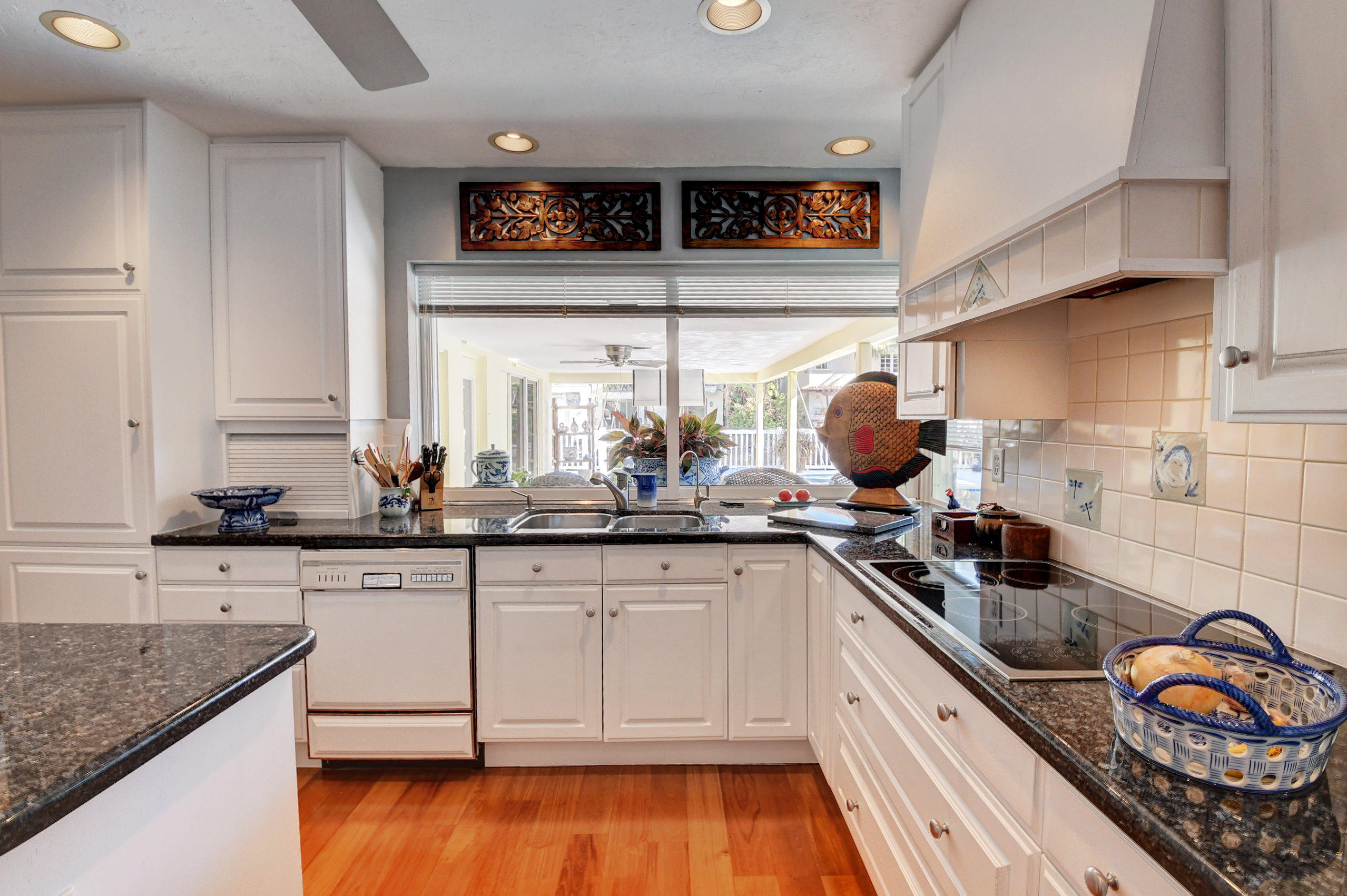681 Marine Drive Boca Raton, FL 33431 - Photo 6 of 32 Kitchen