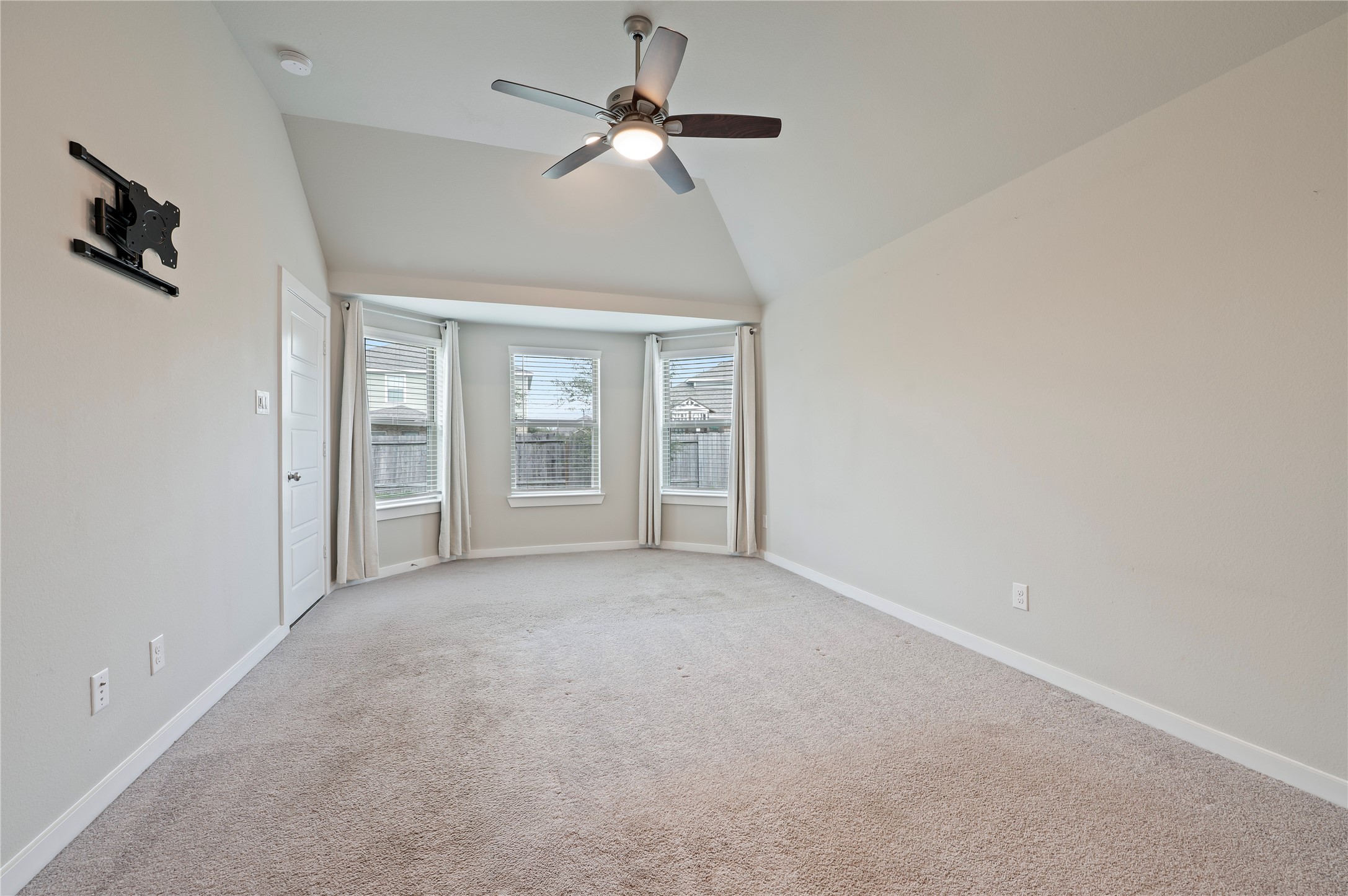 2107 Santa Ana Way Baytown, TX 77523 - Photo 25 of 40 a view of empty room with ceiling fan