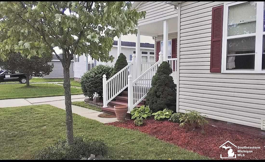 19559 Maplegrove Road Gibraltar, MI 48173 - Photo 6 of 30