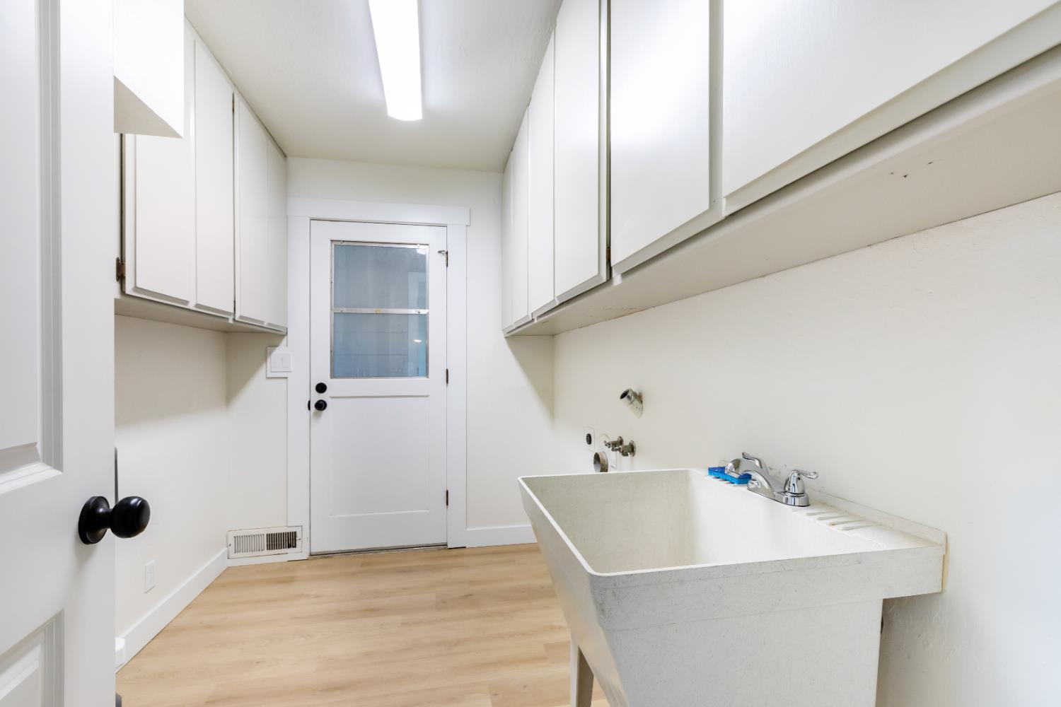 10020 Alta Mesa Road Wilton, CA 95693 - Photo 30 of 56 a bathroom with a sink and tub