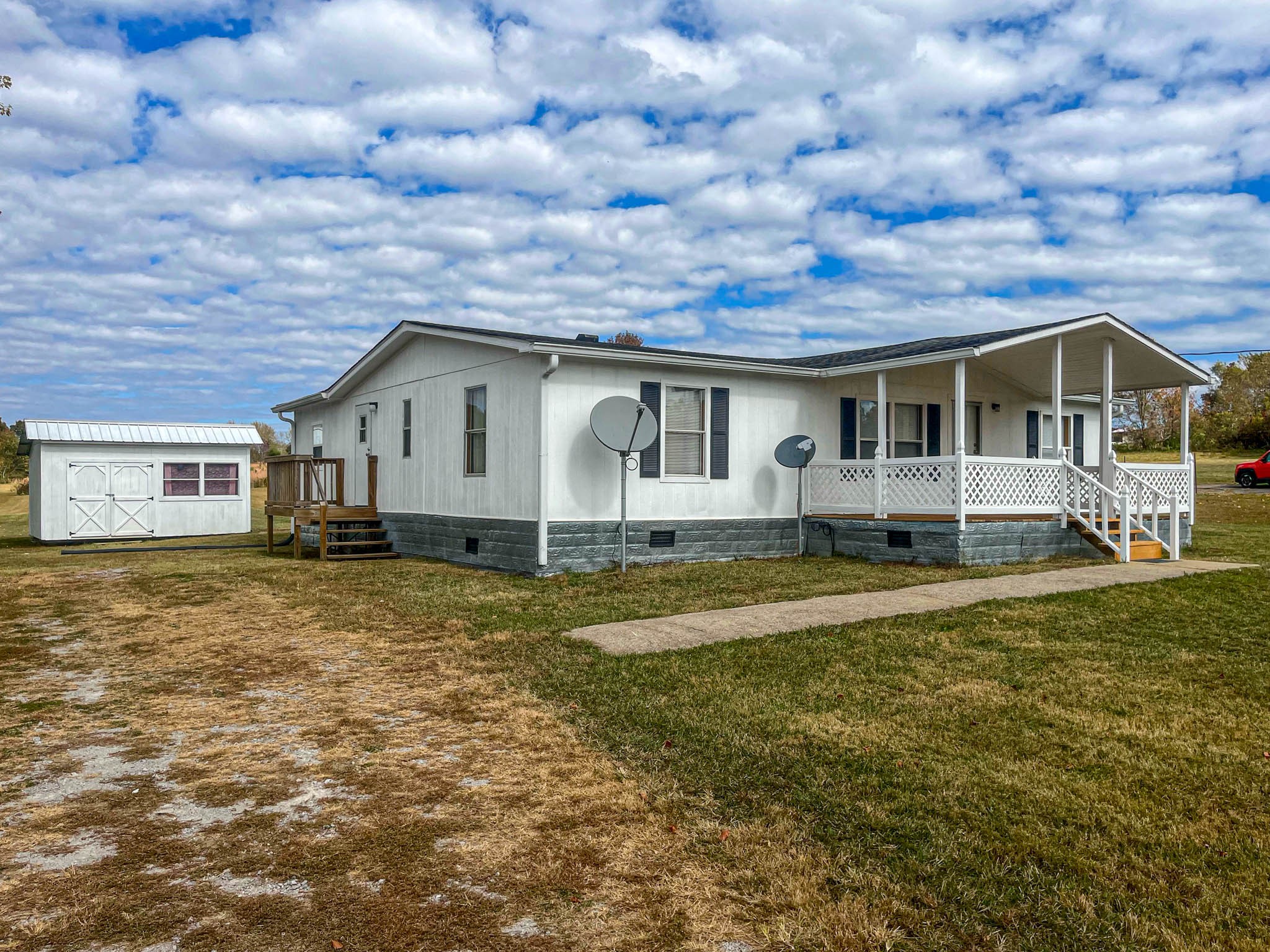 552 Rackley Road Goodspring, TN 38460 - Photo 1 of 26 a front view of a house with a garden