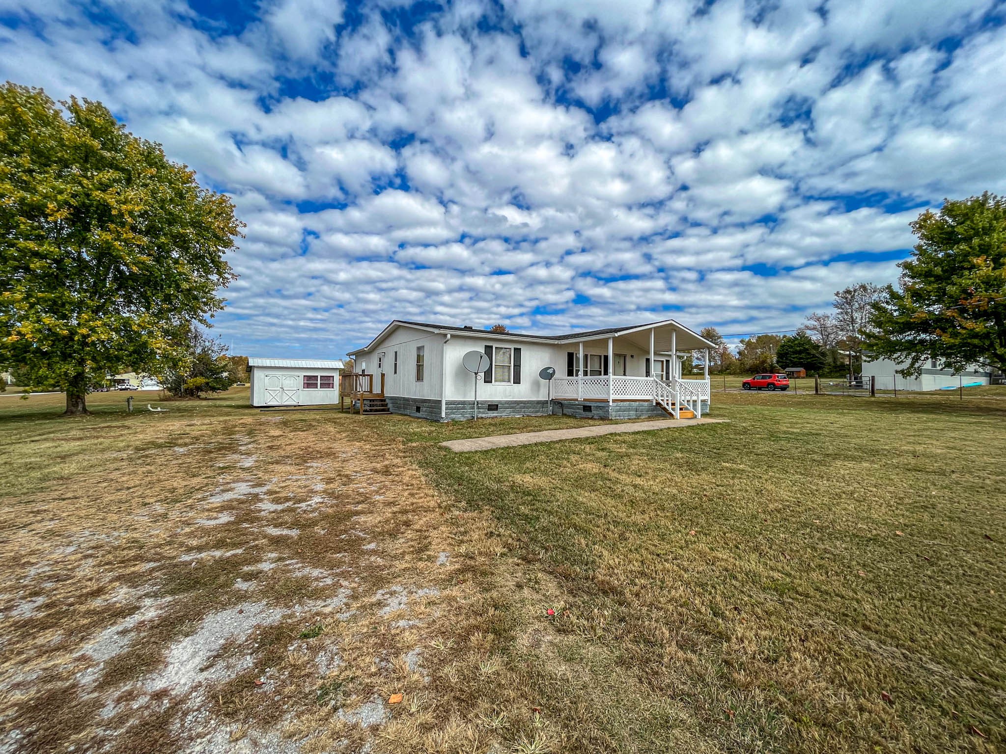 552 Rackley Road Goodspring, TN 38460 - Photo 2 of 26 a front view of house with yard