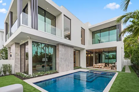 $5,000,000 | 340 Grove Place, Delray Beach, FL 33444