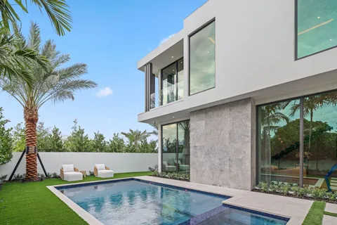 $5,000,000 | 340 Grove Place, Delray Beach, FL 33444