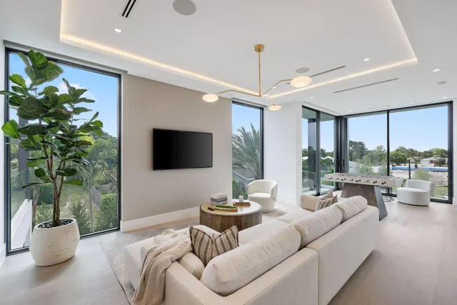 $5,000,000 | 340 Grove Place, Delray Beach, FL 33444