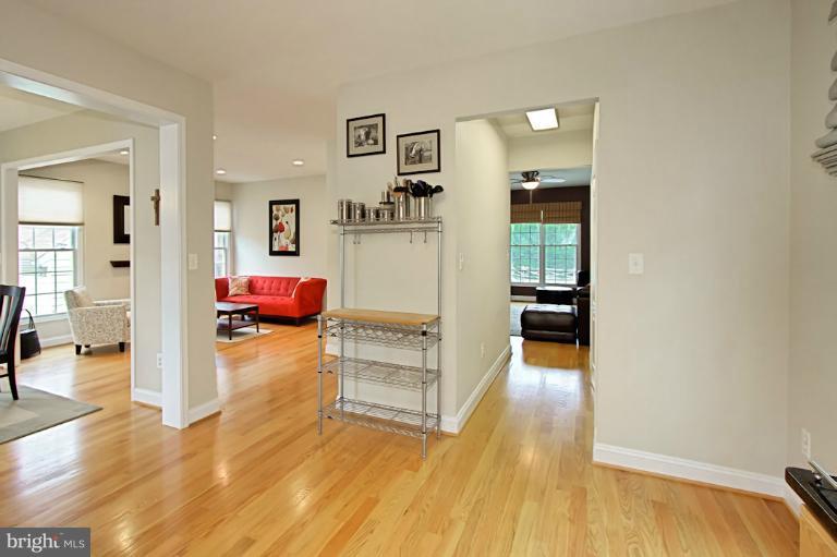 2845 Cameron Road Falls Church, VA 22042 - Photo 16 of 30 Main level