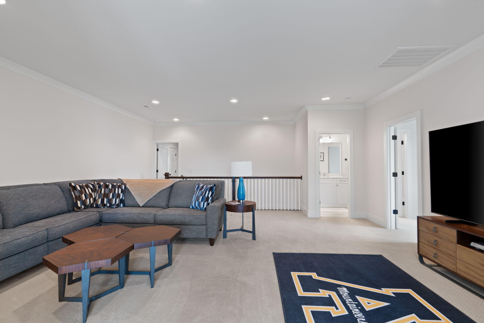 574 Whitehall Road Chattanooga, TN 37405 - Photo 37 of 41 37-web-or-mls-Whitehall-Bekah C-37