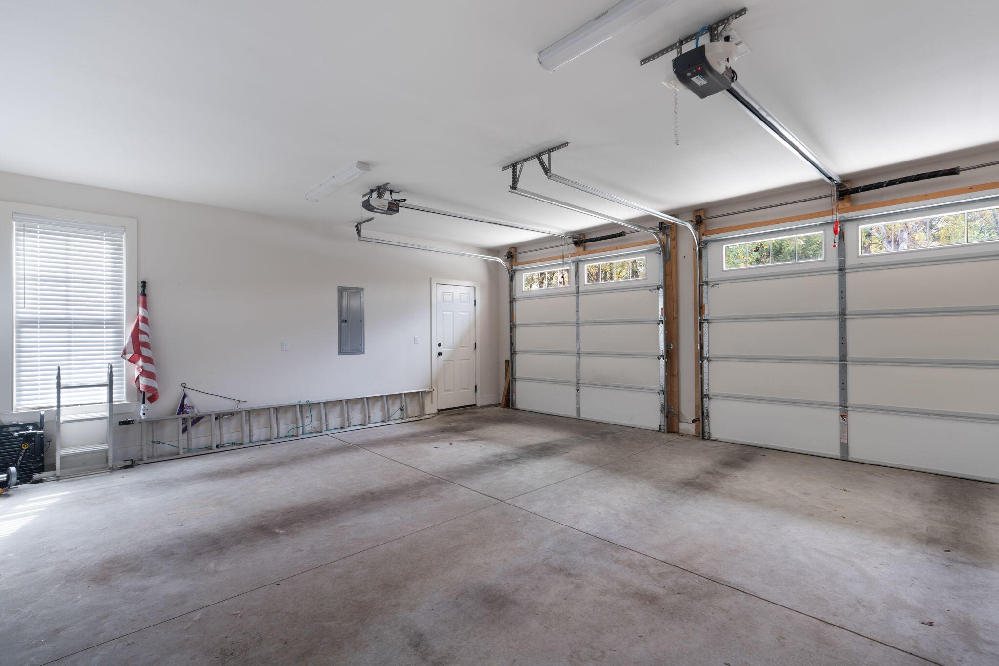 574 Whitehall Road Chattanooga, TN 37405 - Photo 40 of 41 40-web-or-mls-Whitehall-Bekah C-40