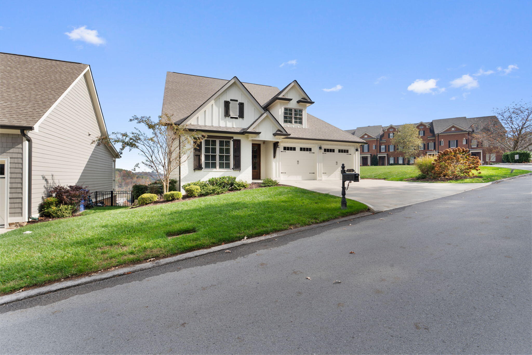 574 Whitehall Road Chattanooga, TN 37405 - Photo 4 of 41 4-web-or-mls-Whitehall-Bekah C-4