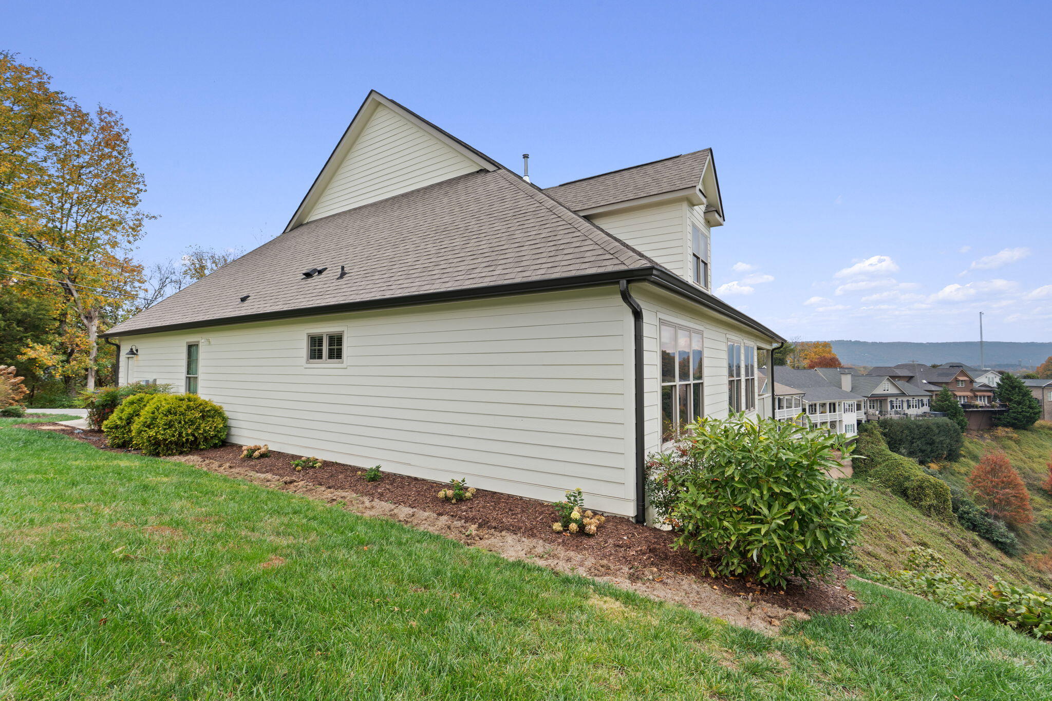 574 Whitehall Road Chattanooga, TN 37405 - Photo 41 of 41 41-web-or-mls-Whitehall-Bekah C-41