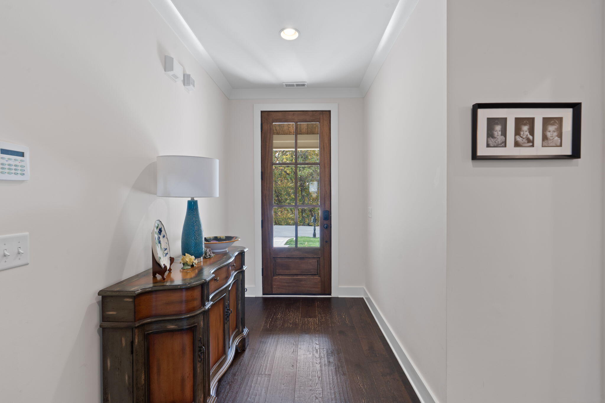 574 Whitehall Road Chattanooga, TN 37405 - Photo 5 of 41 5-web-or-mls-Whitehall-Bekah C-5