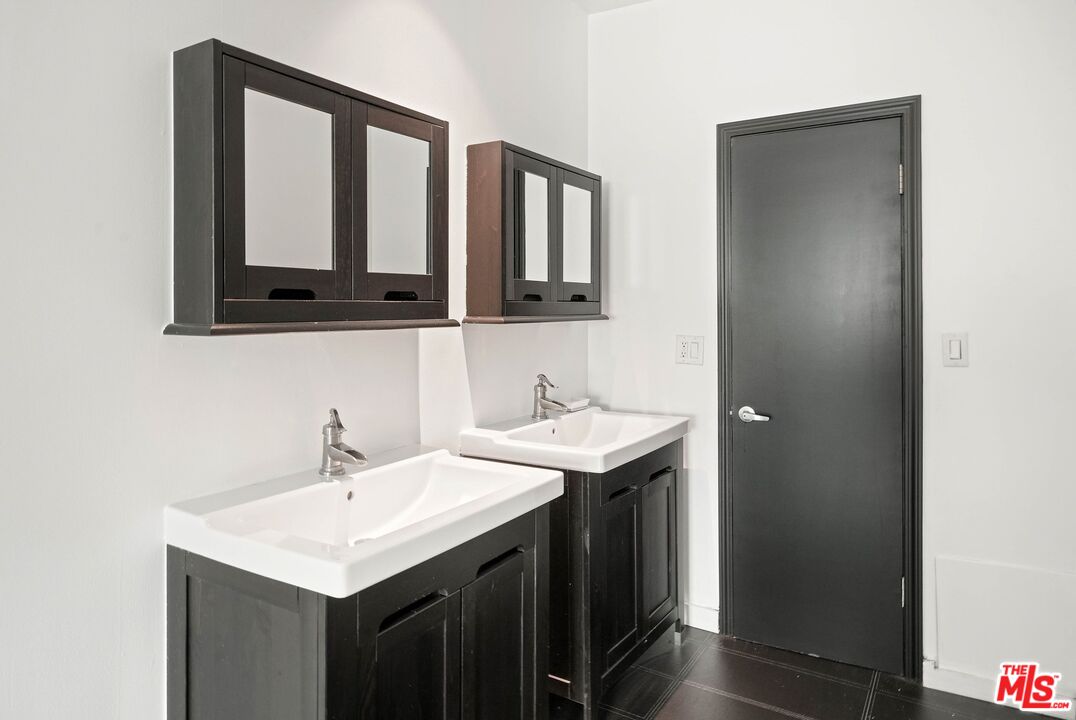 825 Le Doux Road, Unit 303 Los Angeles, CA 90035 - Photo 9 of 18