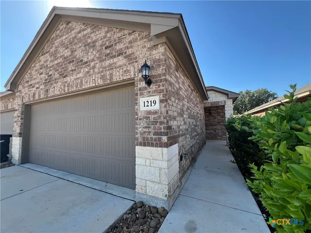 a balcony with view of outdoor space
