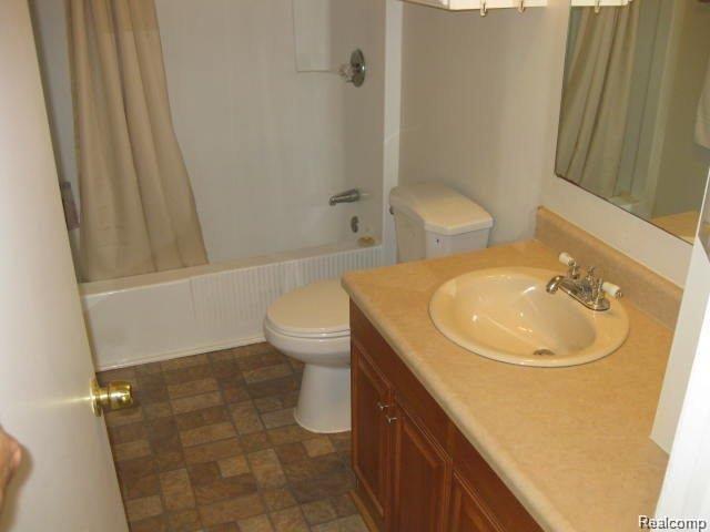 1558 Rochester Road Leonard, MI 48367 - Photo 11 of 18 Rochester 11.jpg