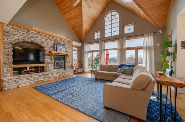 $775,000 | 34947 Hanna Road, Cohasset, MN 55721