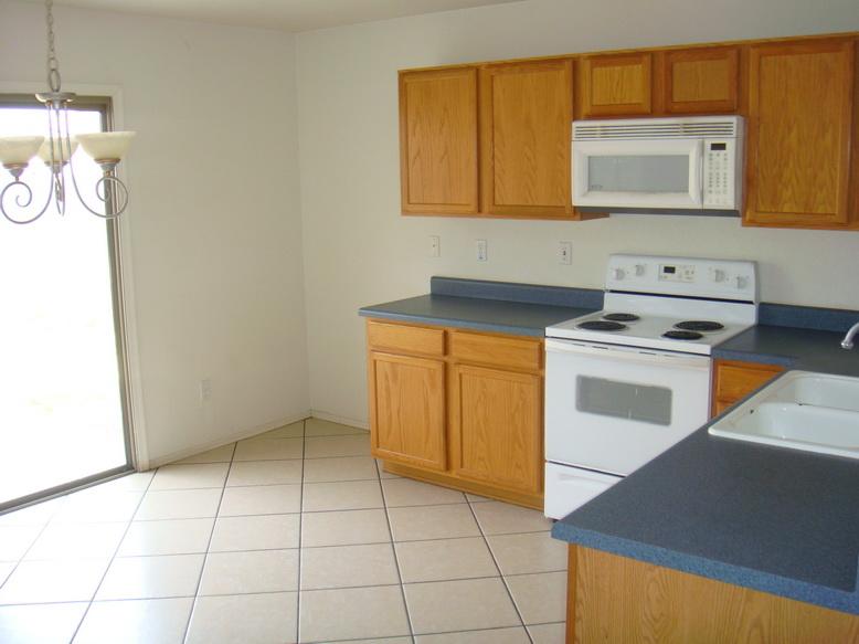 2542 West Roeser Road Phoenix, AZ 85041 - Photo 3 of 9 kitchen