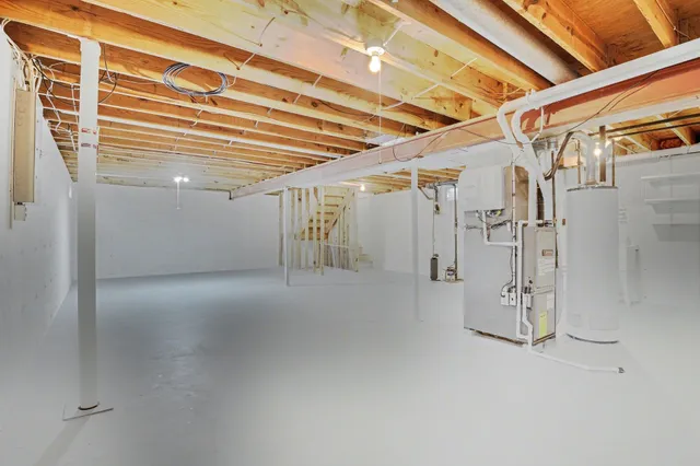 $179,900 | 3600 Beechwood Court, Elkhart, IN 46514