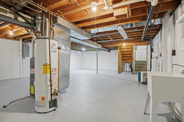 $179,900 | 3600 Beechwood Court, Elkhart, IN 46514