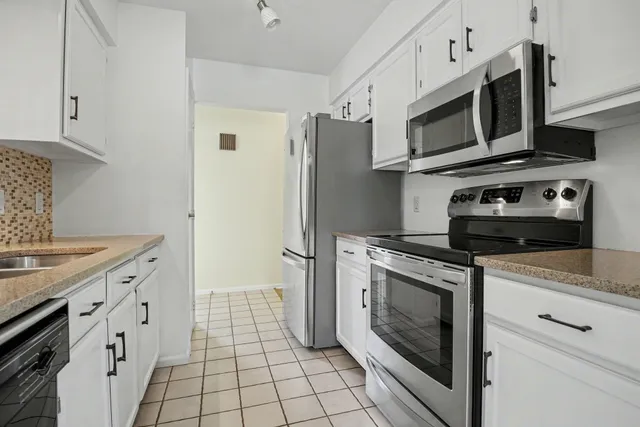 $179,900 | 3600 Beechwood Court, Elkhart, IN 46514