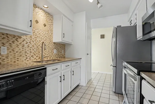 $179,900 | 3600 Beechwood Court, Elkhart, IN 46514