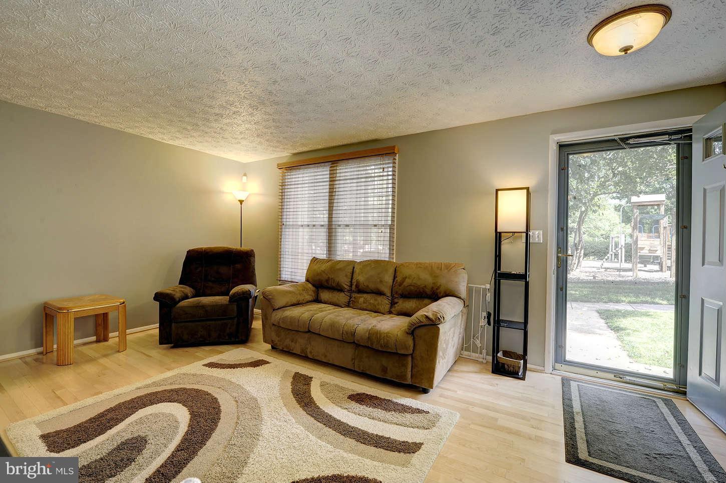 12125 Purple Sage Court Reston, VA 20194 - Photo 5 of 29 Living Room