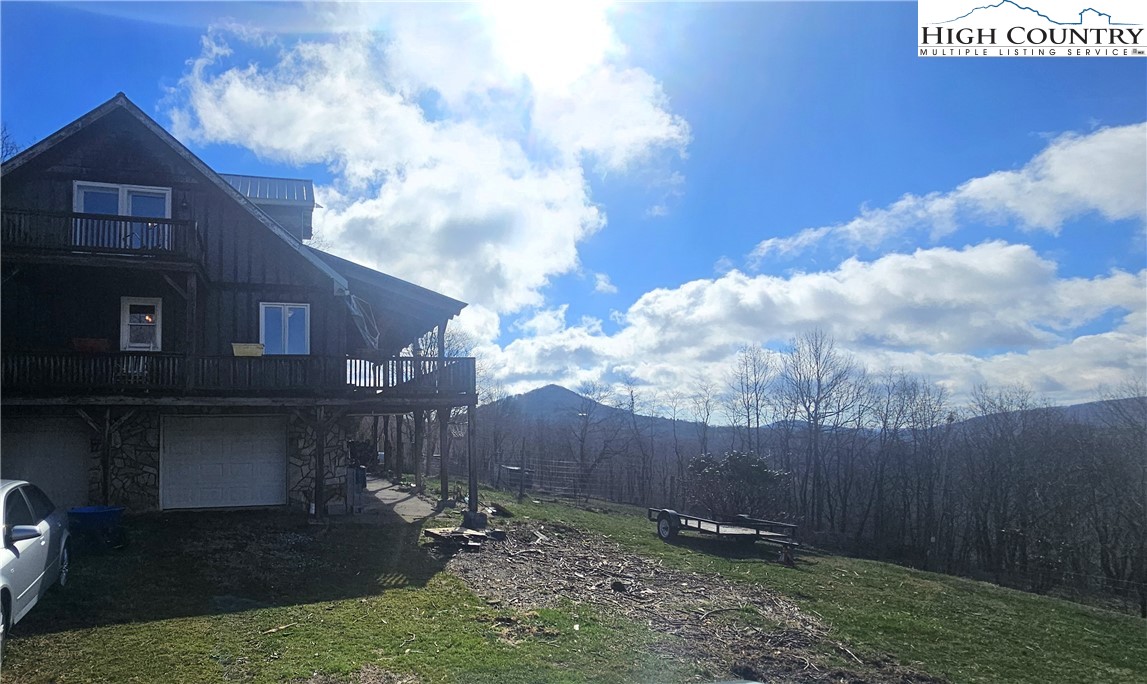 480 Schoolhouse Ridge Boone, NC 28607 - Photo 2 of 47 a backyard of a house