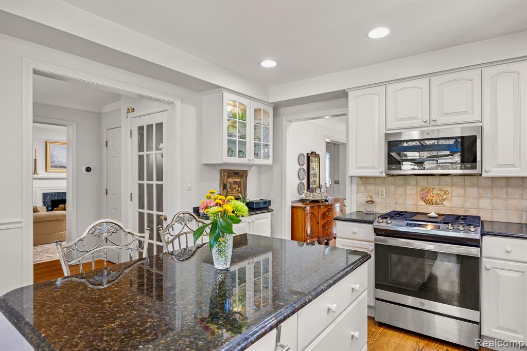 1020 Yorkshire Road Grosse Pointe Park, MI 48230 - Photo 12 of 83