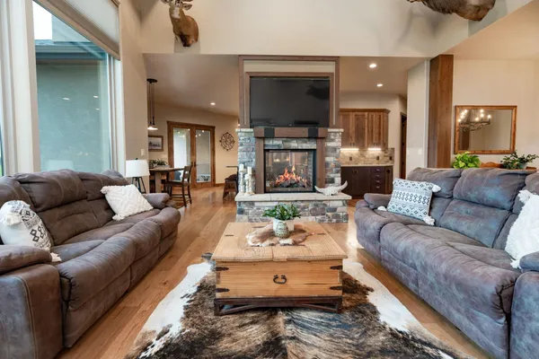 $1,800,000 | 1629 Camp Fire Court, Loma, CO 81524