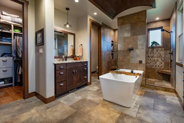 $1,800,000 | 1629 Camp Fire Court, Loma, CO 81524
