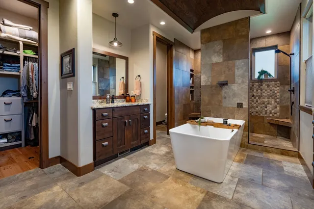 $1,800,000 | 1629 Camp Fire Court, Loma, CO 81524