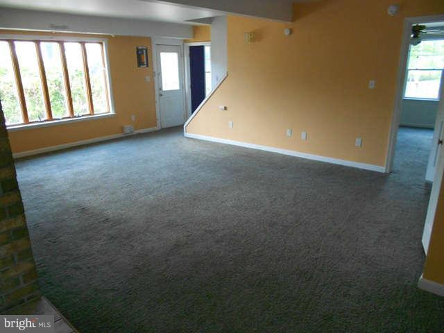 7609 North Point Road Edgemere, MD 21219 - Photo 3 of 22 Living Room