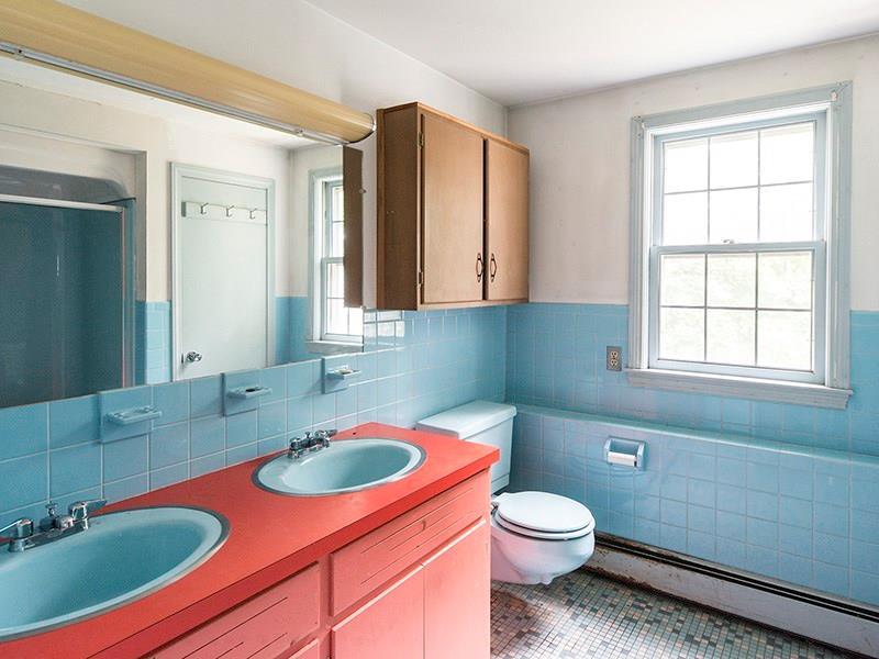 2 Harraseeket Road Freeport, ME 04032 - Photo 10 of 18 Master Bathroom
