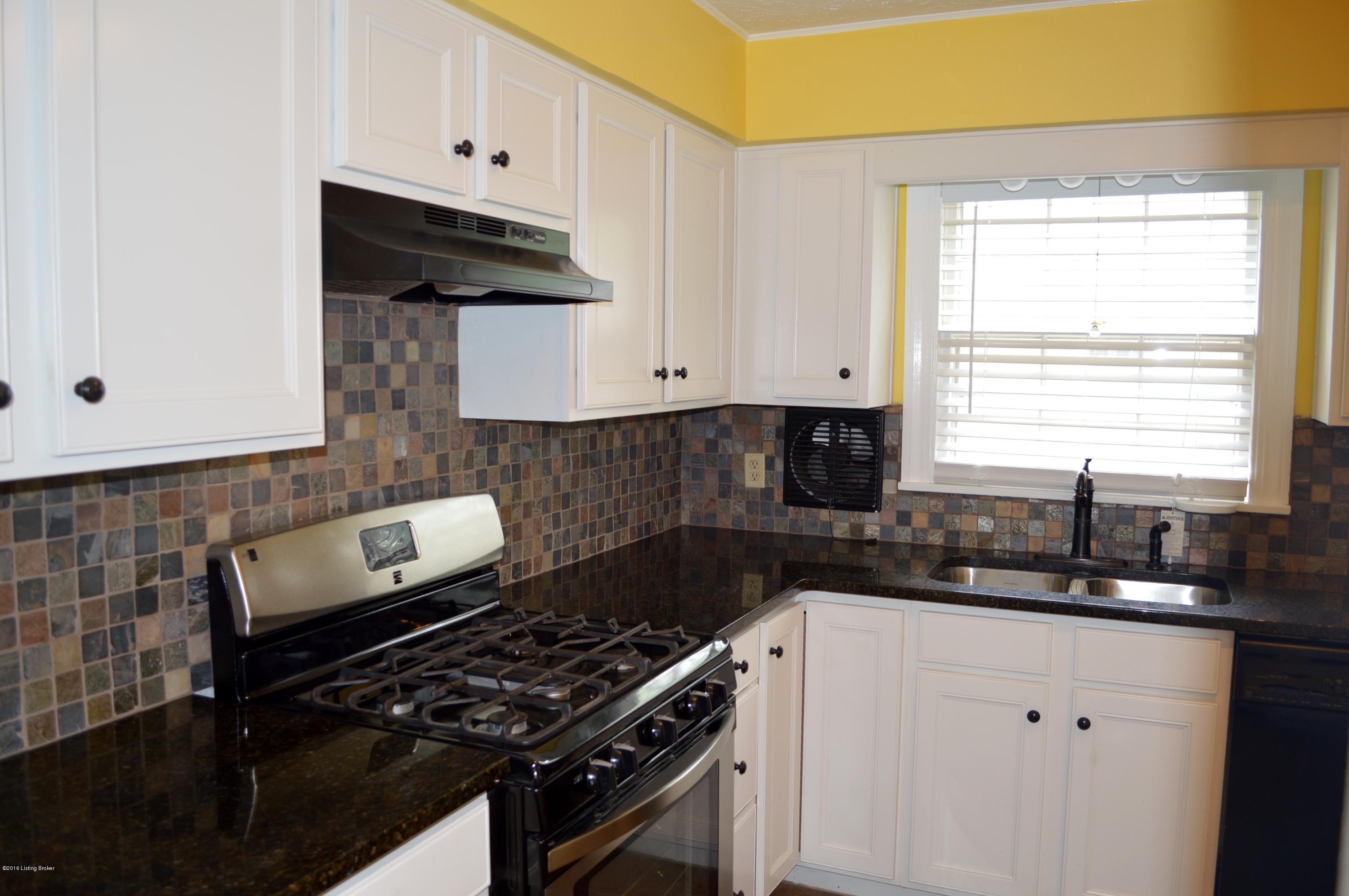 224 Tyne Road Louisville, KY 40207 - Photo 10 of 19 Granite Counter tops!