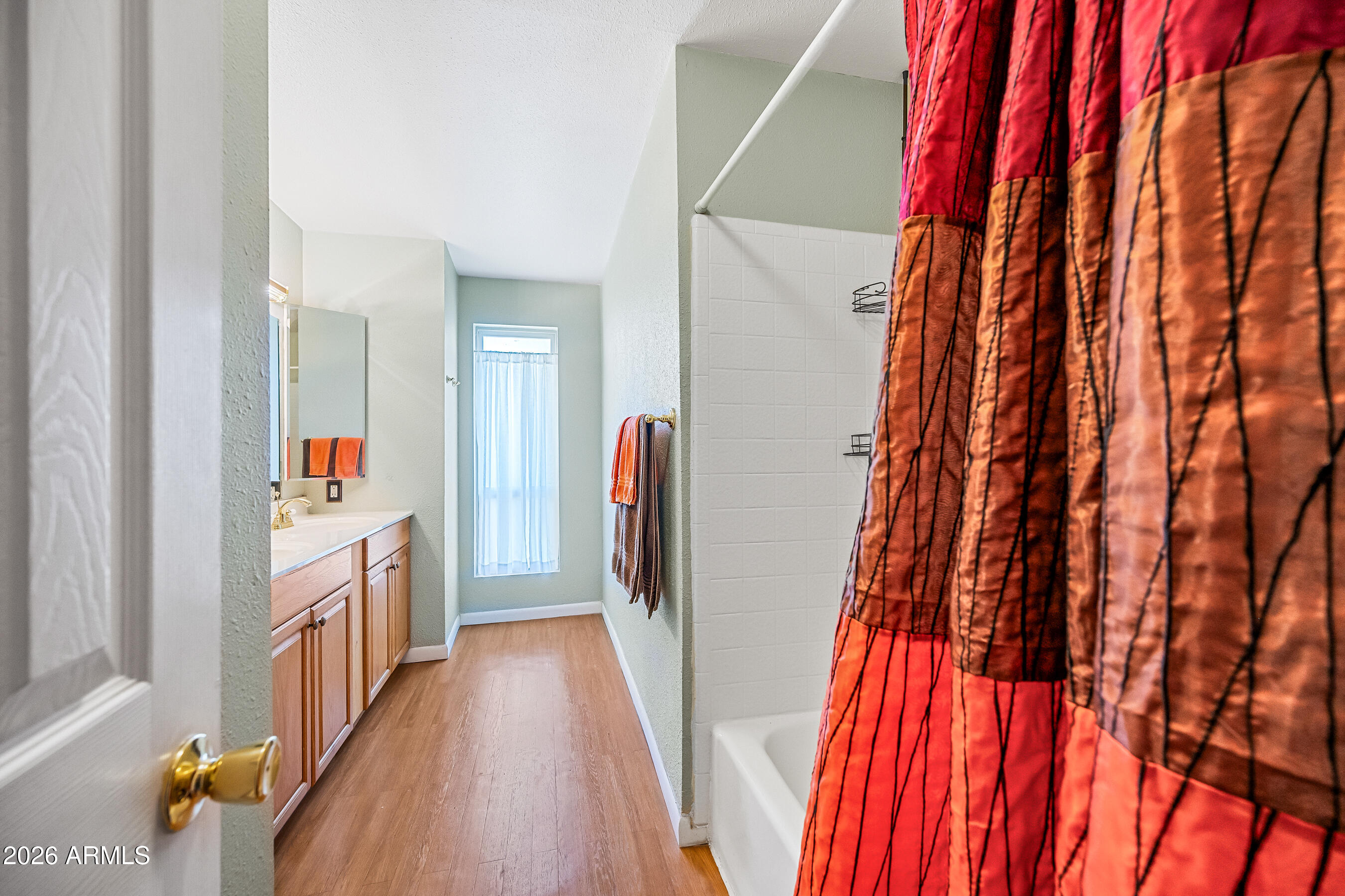 322 East Redfield Road Chandler, AZ 85225 - Photo 29 of 90 Full Main Bathroom