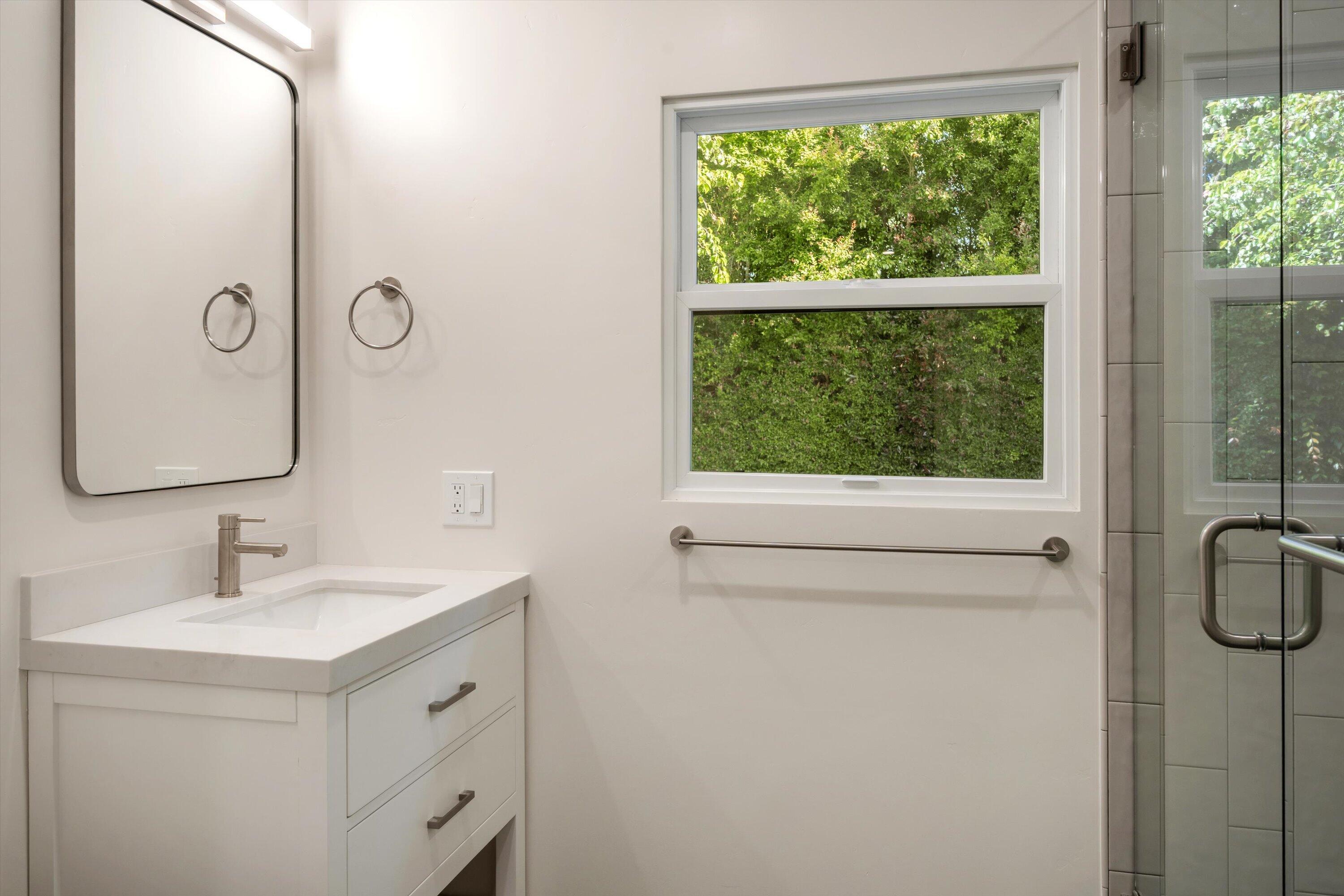 579 Hot Springs Road Montecito, CA 93108 - Photo 16 of 28 Ensuite Bath 2