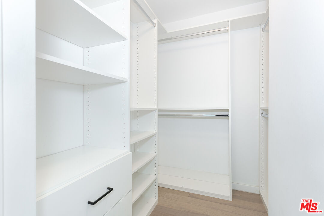 560 North Kings Road, Unit 2 West Hollywood, CA 90048 - Photo 6 of 12 a view of walk in closet with empty racks