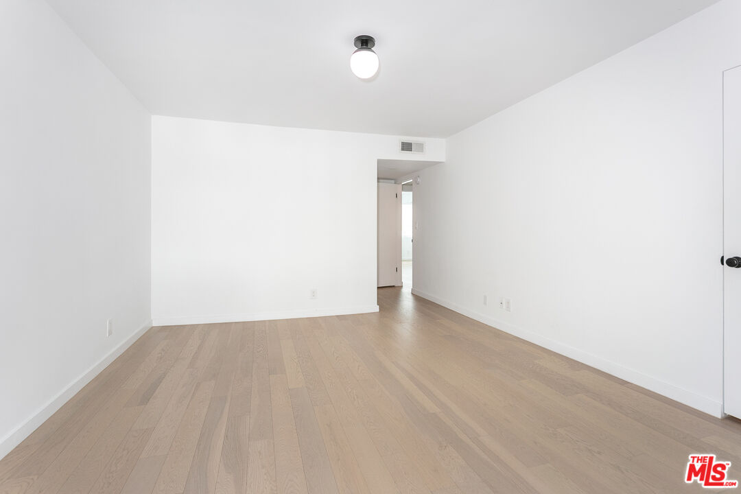 560 North Kings Road, Unit 2 West Hollywood, CA 90048 - Photo 10 of 12 a view of an empty room
